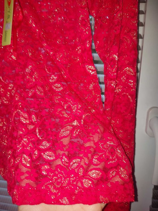 Bluza rosie din dantela noua