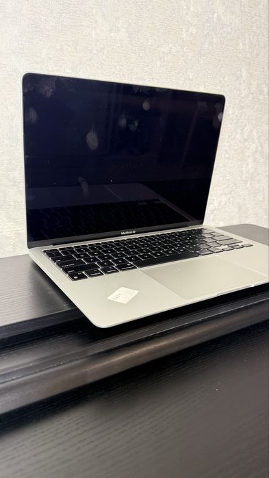 Продам MacBook Air M1 (2020), 256 GB