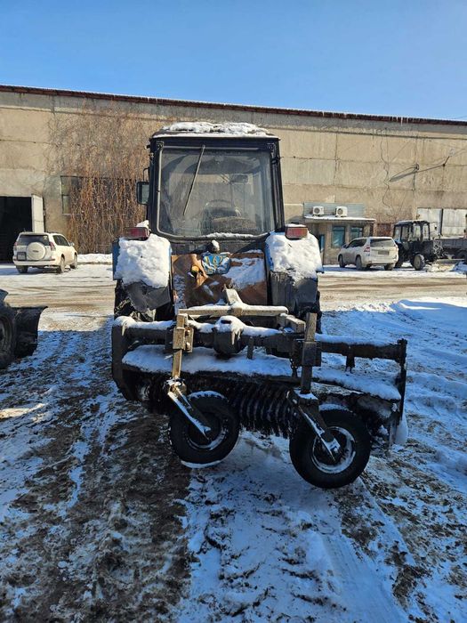 Трактор для уборки снега