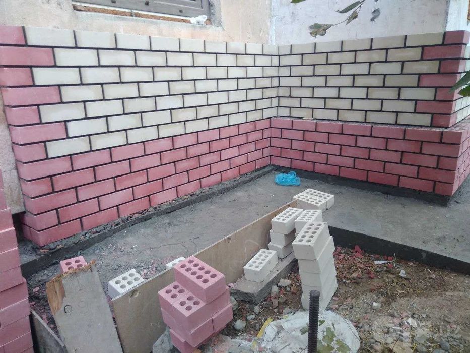 Кладка кирпича балконов