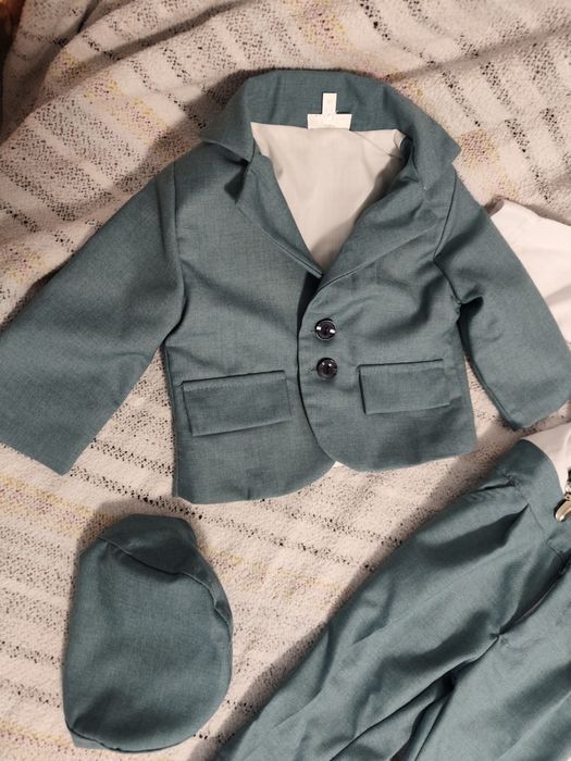 Costum botez bebeluș