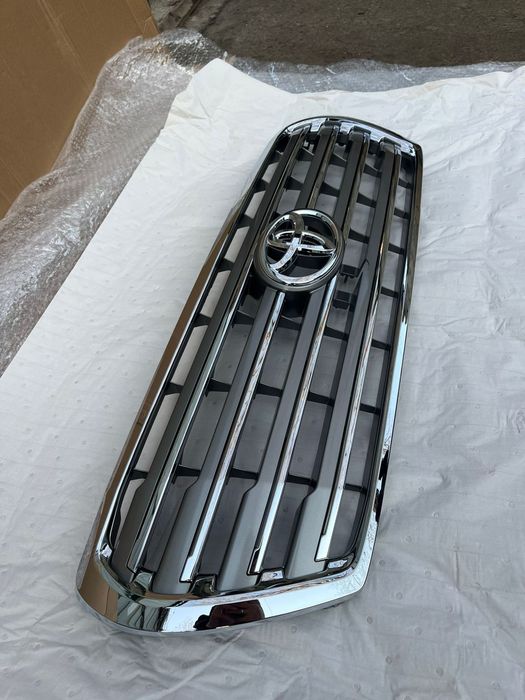 Решетка радиатора Land Cruiser 200 оригинал