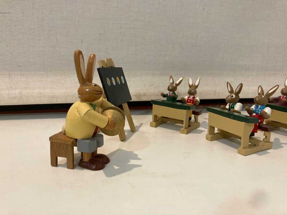 figurine din lemn sezon paste vechi Erzgebirge  Scoala de iepurasi