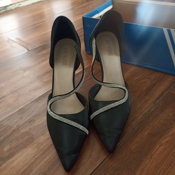 Туфли черные на каблуках , в отличном состоянии