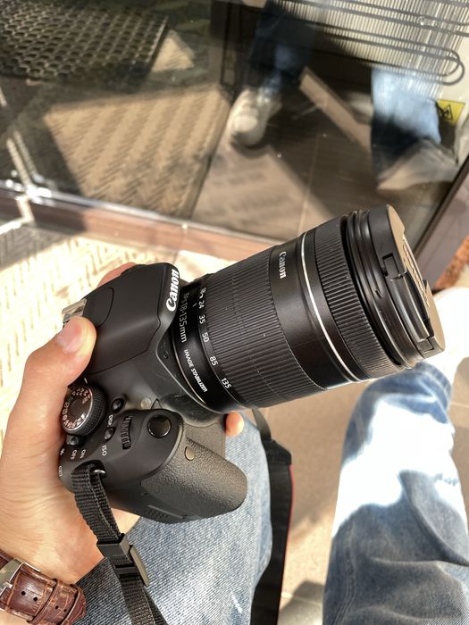 Фотокамера canon eos 600 D