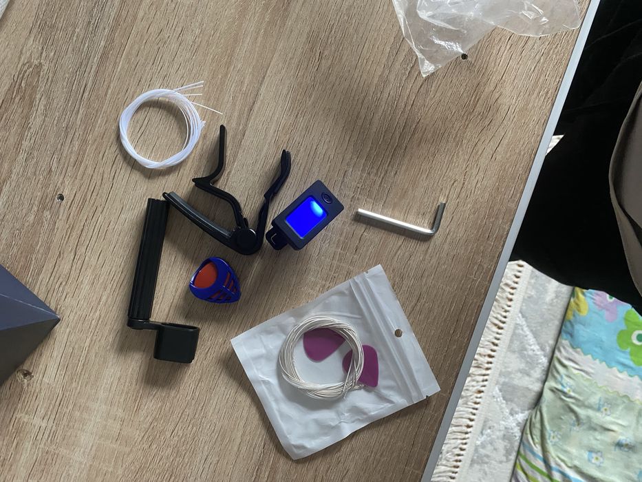 гитара классика и укулеле