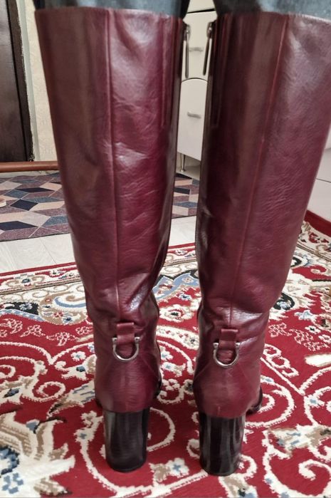 Продам обувь размер 40.