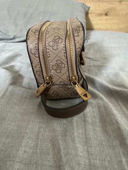 Чанта     GUESS