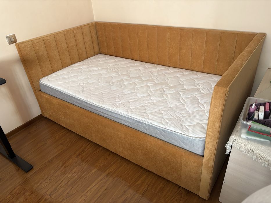 Продам 3 кровати с матрасами