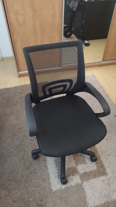 Scaun de birou funcțional