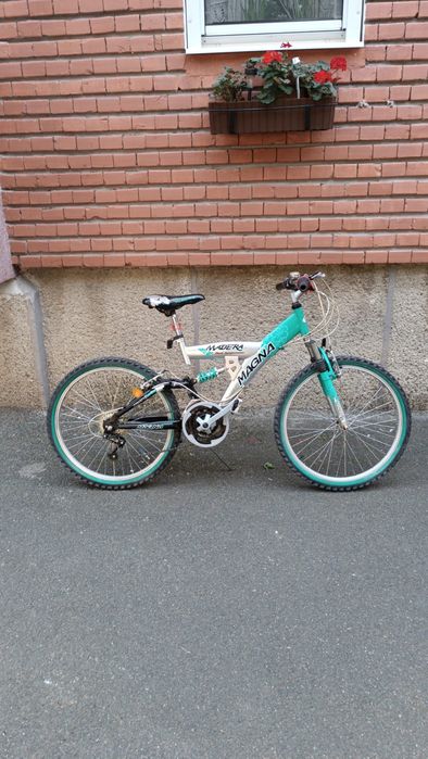 Bicicleta dubla suspensie