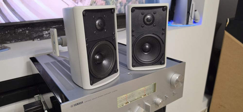Boxe sateliti Canton Twin 800 cu suporti prindere perete
