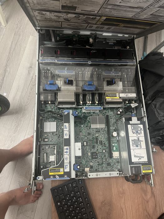 Server HP DL360p Gen8