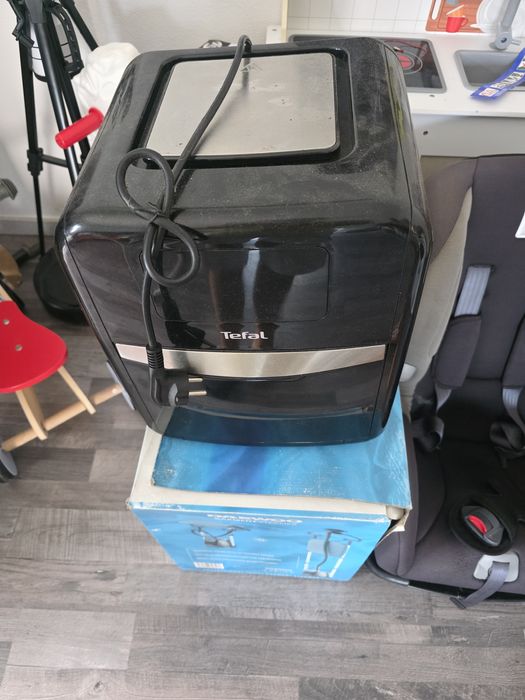 Vând Air Fryer multifuncțional TEFAL Easy Fry