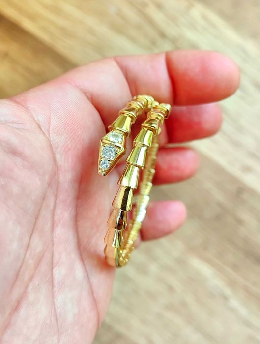 Bvlgari Serpenti гривна, Гъвкава гривна „Змийски роб“ с цирконии