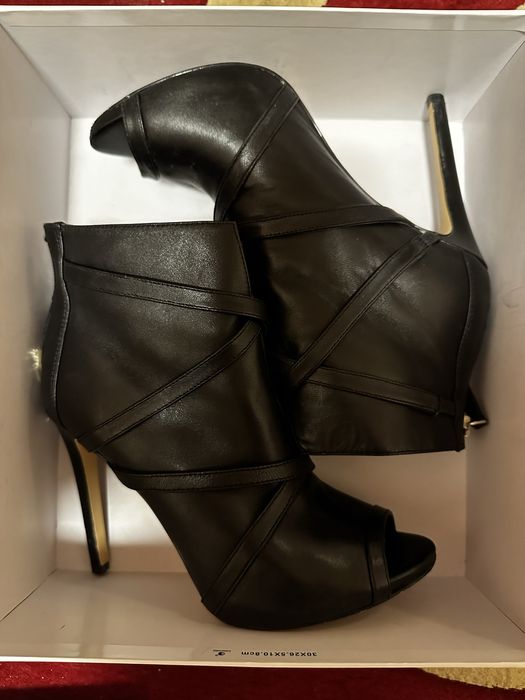 Pantofi cu toc de piele Guess marimea 39