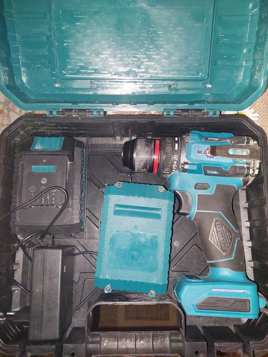 Продаётся шуруповерт-дрель.12000 тг.б/у.в комплекте сверла ,2 батареи,