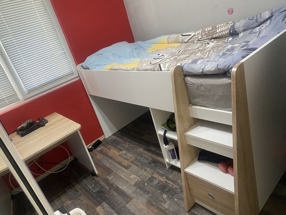 Двуетажно детско легло с матрак и бюро