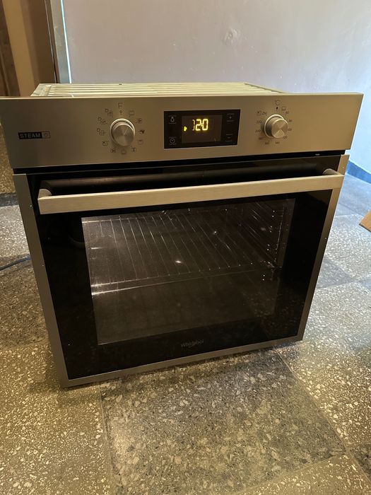 Пиролитична парова фурна за вграждане Whirlpool, цвят инокс, самопочистваща се