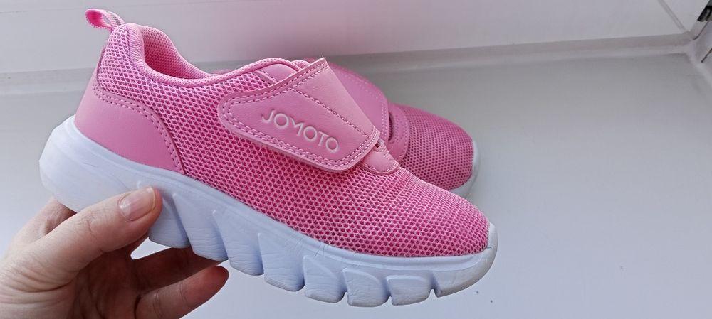 Продам кроссовки