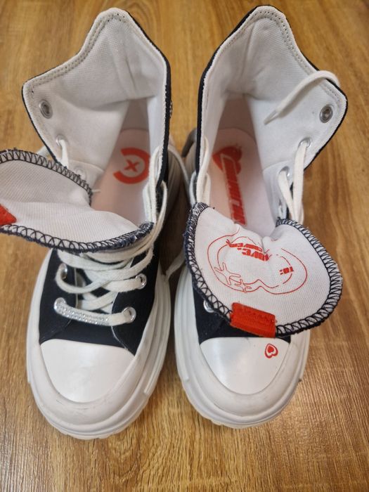 Vând teniși Converse