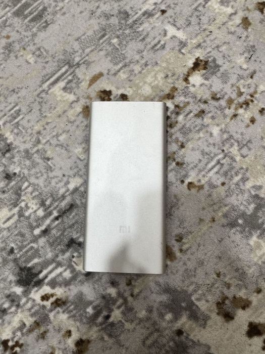 Продается почти новый mi powerbank 10000
