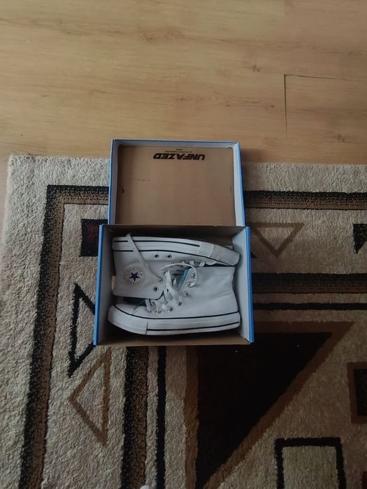 Vând Adidași Convers noi unisex