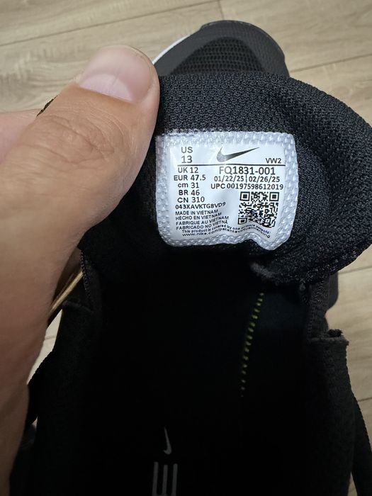 Продам мужские кроссовки Nike