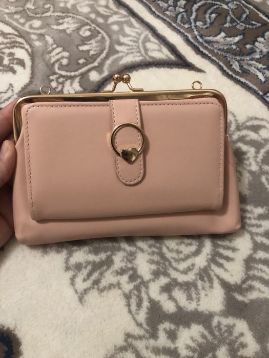 Ayolar sumkasi yangi