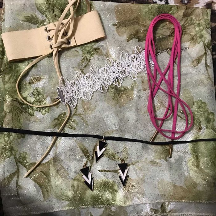 Крутые модные чокеры для девушек