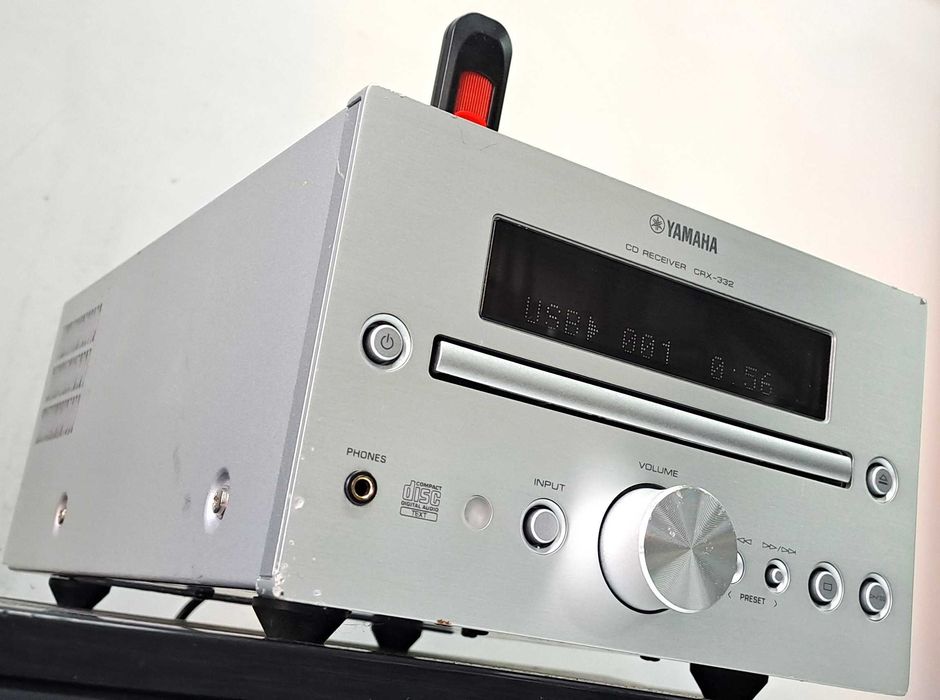 Amplificator Yamaha CRX-332 CD Receiver USB Dock iPod Sub Out Argintiu