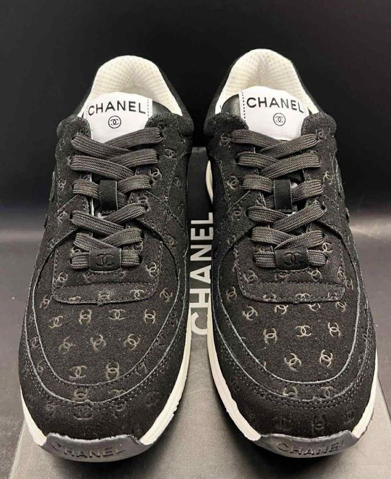РАЗПРОДАВАМ Дамски пролетни сникърси Chanel.