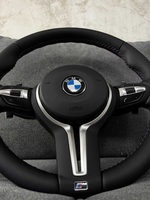 Volan BMW M, compatibil cu generatiile F, F30 F10 F01 F15 F16 F31 F11 F36 F34 F32 E60 E61 E70 E71 E84 E90 E91 E92 E93