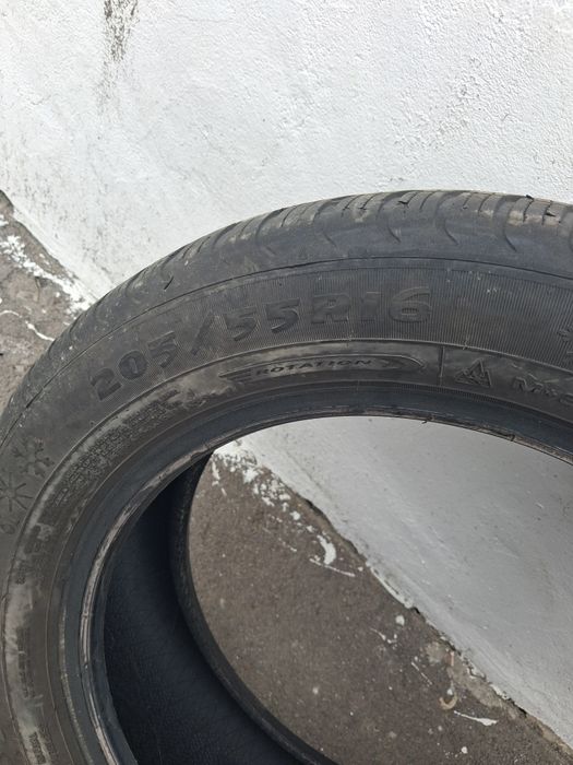 Vând două cauciucuri Debica aproape noi.