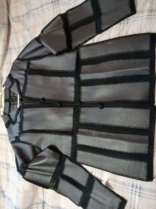 Haina din piele naturală  foarte frumoasă