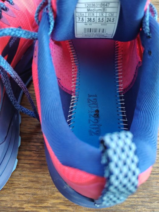 Adidași Brooks Cascadia 16 mărimea 38,5