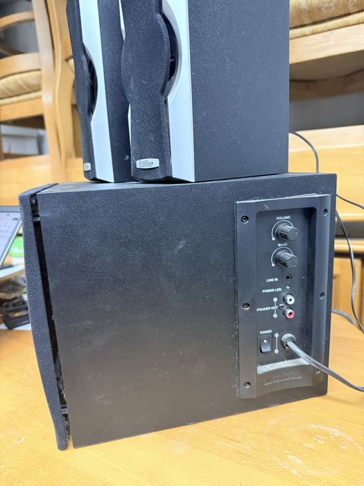 Тонколонки с буфер Edifier x600