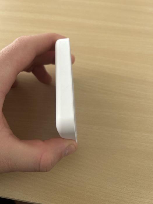 Baterie externa: 100 lei