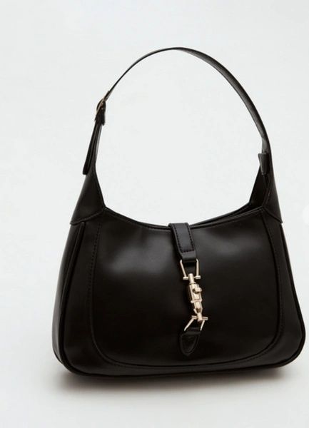 Забыла сумку в такси по попутке