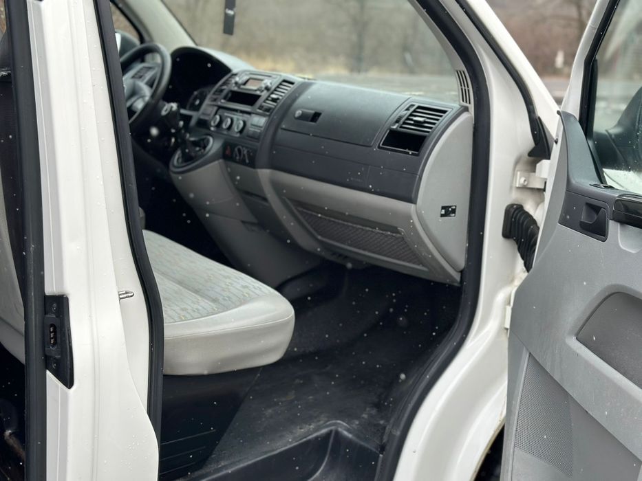 Volkswagen T5 9 locuri/ 2012/ 2.0TDI 102PS