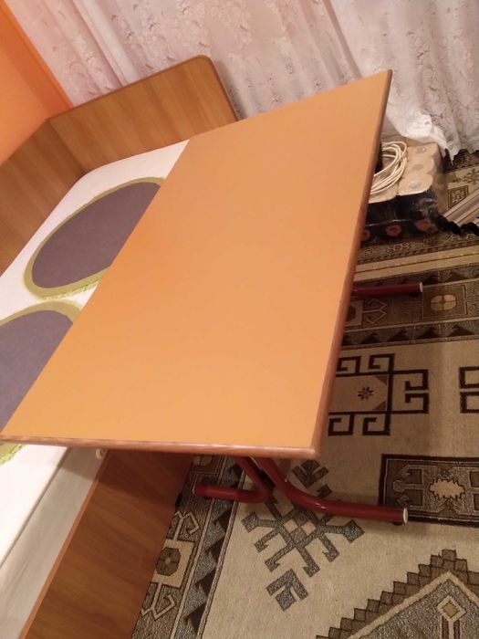 Vând masă de bucătărie