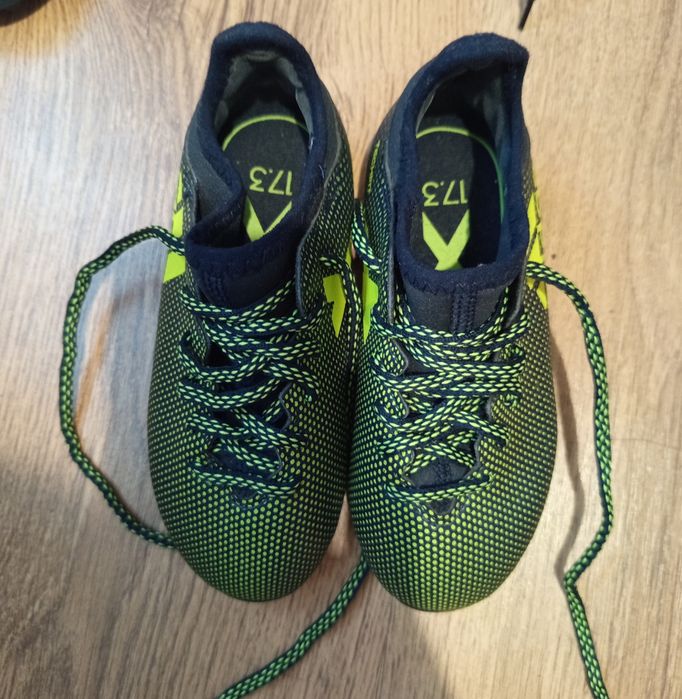 Футболни обувки и стоножки