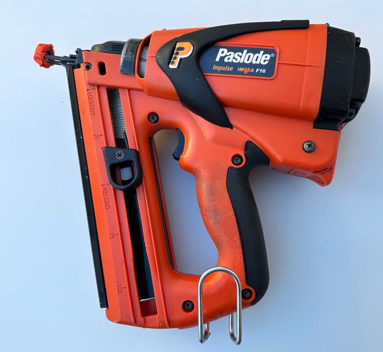 Paslode iM65А - Акумулаторен такер за дърво!