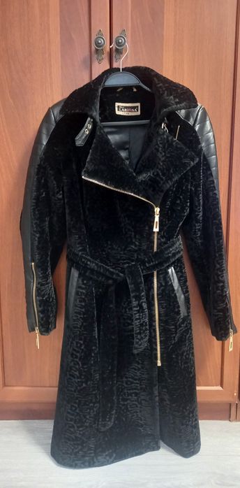 Продам демисезонное пальто