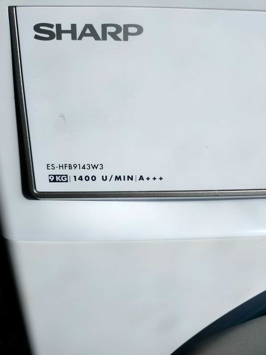 Mașina de spălat rufe Sharp ,9 kg in stare impecabilă