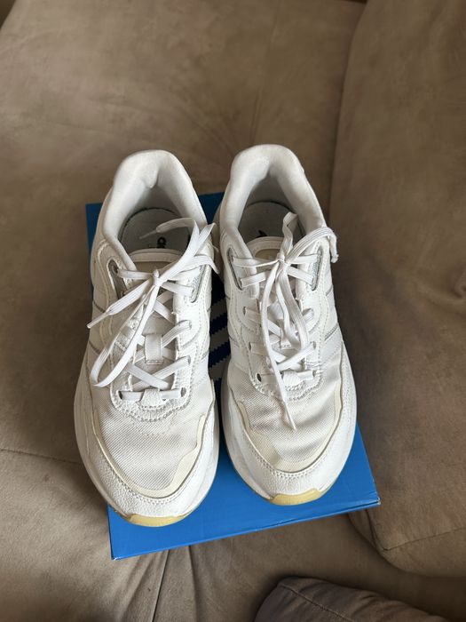 Кроссовки женские