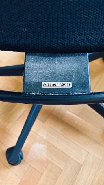 Въртящ стол за офиса или вкъщи