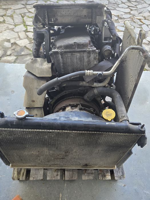 Vând motor Nissan Navara 2006,2,5 DIesel si cutie viteză