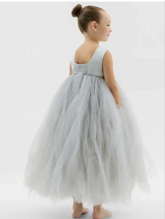 Нарядное пышное платье 6-7 лет