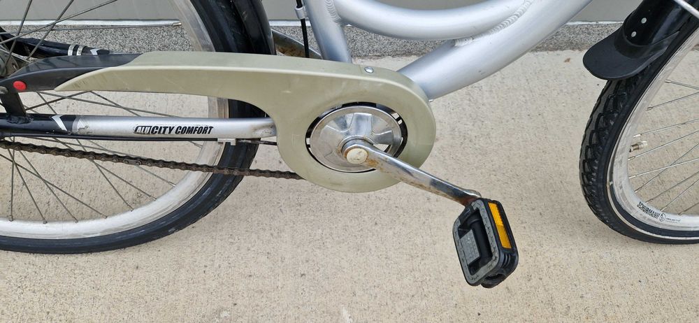 Дамски алуминиев велосипед COMFORT колело с кошница 28'